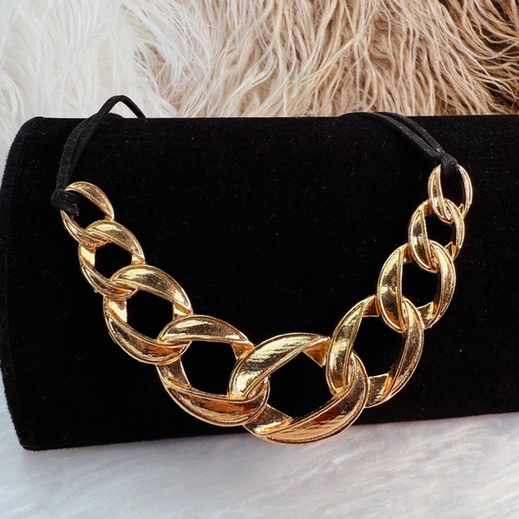 Jewelry - Black and Goldtone Chain Costume Necklace
